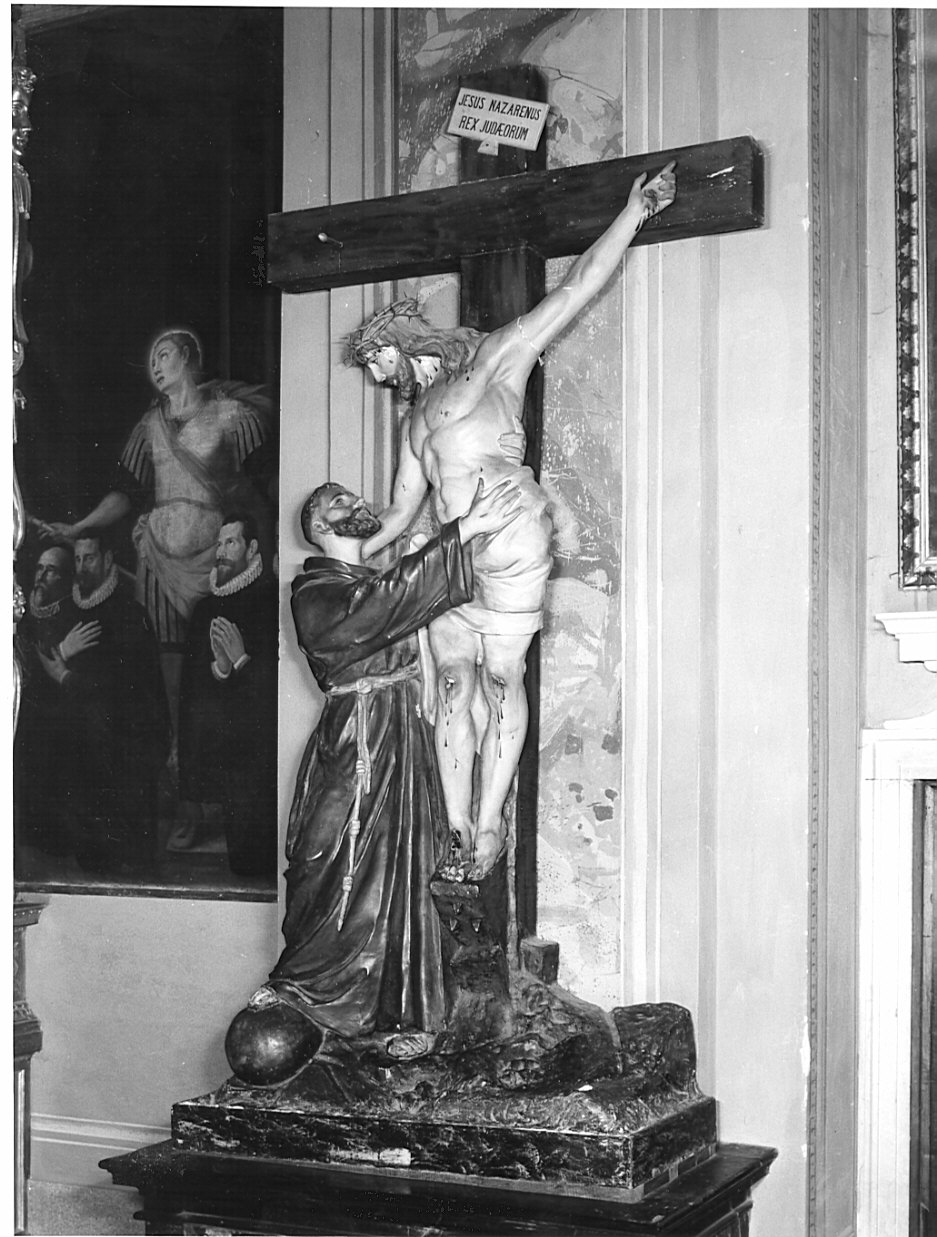 San Francesco con il Crocifisso (gruppo scultoreo, opera isolata) di Nardini G (sec. XX)