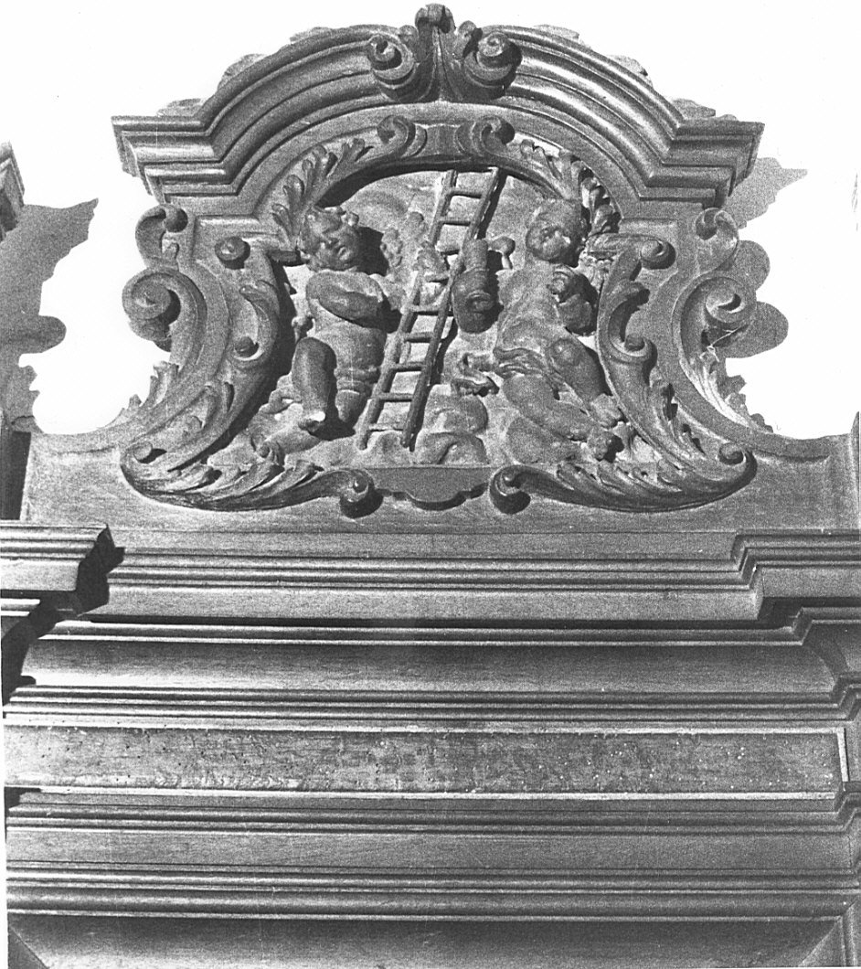 angeli con strumenti della passione (rilievo, elemento d'insieme) di Fantoni Andrea (attribuito) (secondo quarto sec. XVIII)