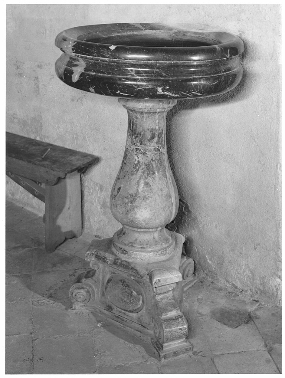 acquasantiera - a fusto, opera isolata - bottega bergamasca (fine/inizio secc. XVI/ XVII)