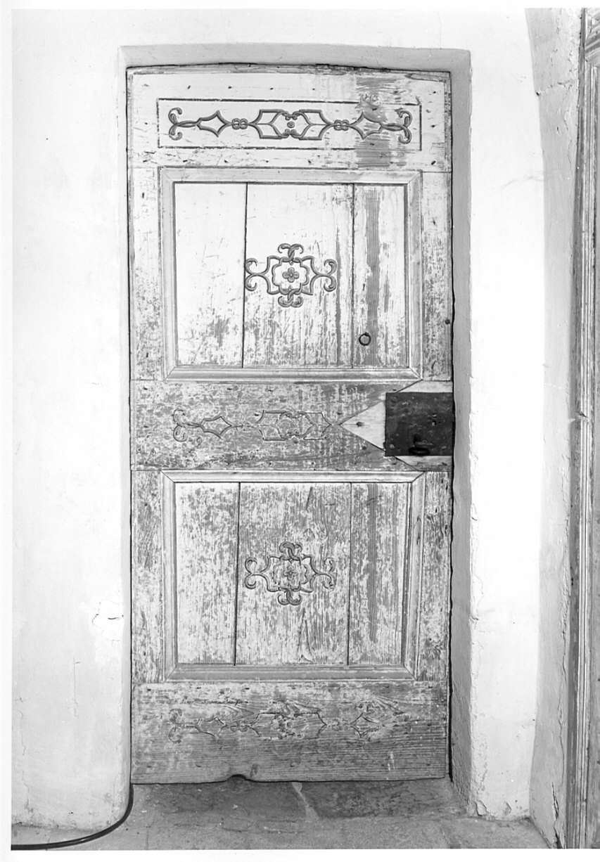 porta - ad un battente, opera isolata - bottega bergamasca (fine, prima metà sec. XVIII, sec. XIX)