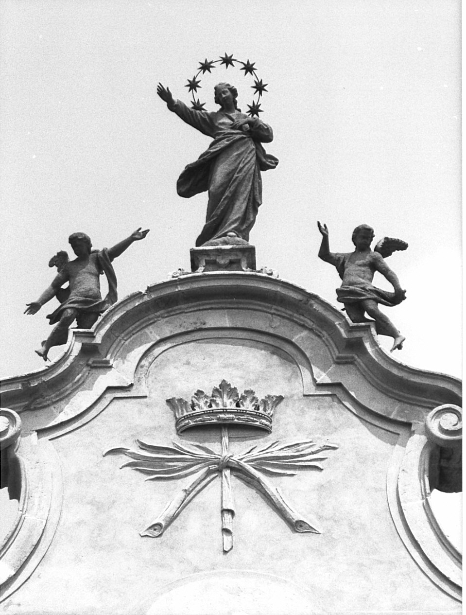 Madonna Assunta con angeli (statua, elemento d'insieme) di Pirovano Anton Maria (attribuito) (prima metà sec. XVII)
