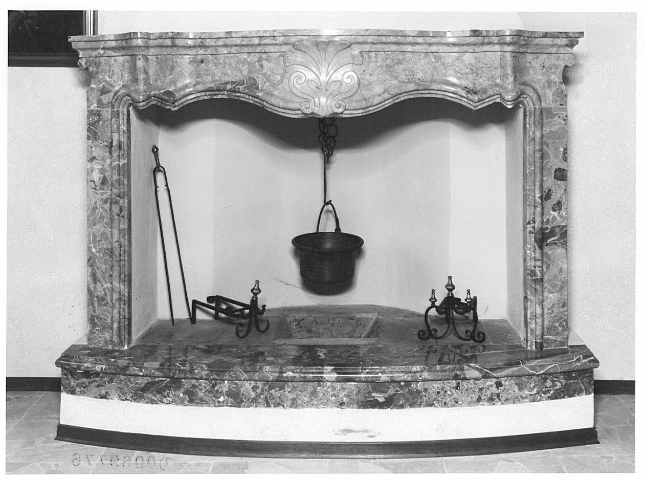 mostra di camino, opera isolata - bottega bergamasca (sec. XVIII)