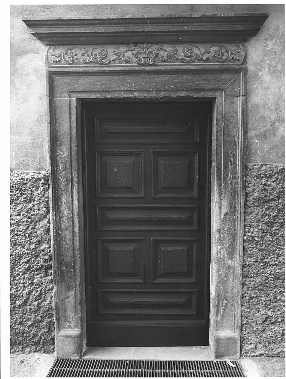 porta - ad un battente, opera isolata - bottega lombarda (fine/inizio secc. XIX/ XX)