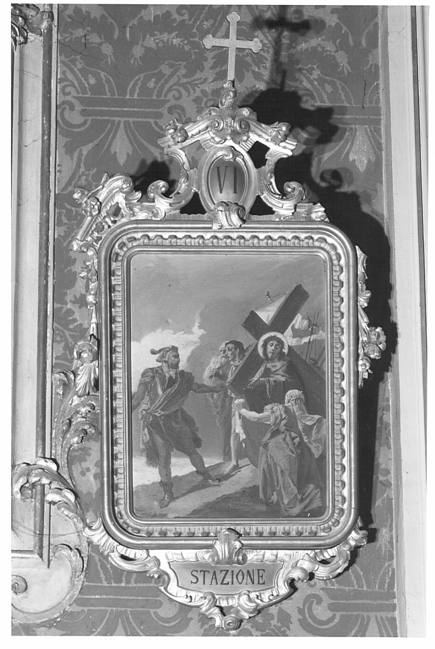 stazione VI: Gesù asciugato dalla Veronica (Via Crucis, elemento d'insieme) di Maragliani (sec. XX)