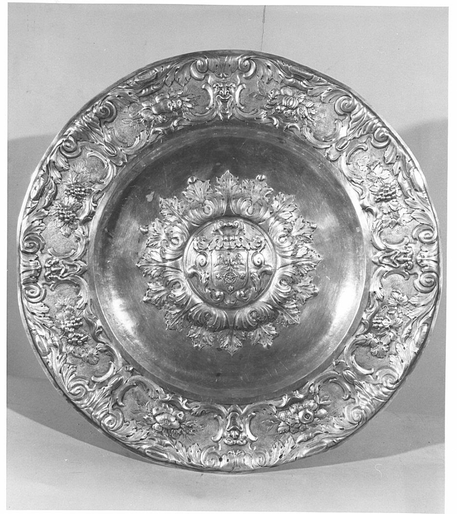 piatto da parata, opera isolata - bottega genovese (sec. XVIII)