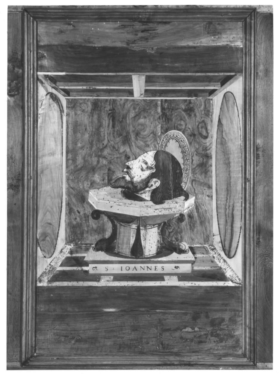 testa di Giovanni Battista su un vassoio (decorazione a intarsio, complesso decorativo) di Zambelli Damiano detto fra' Damiano da Bergamo (sec. XVI)