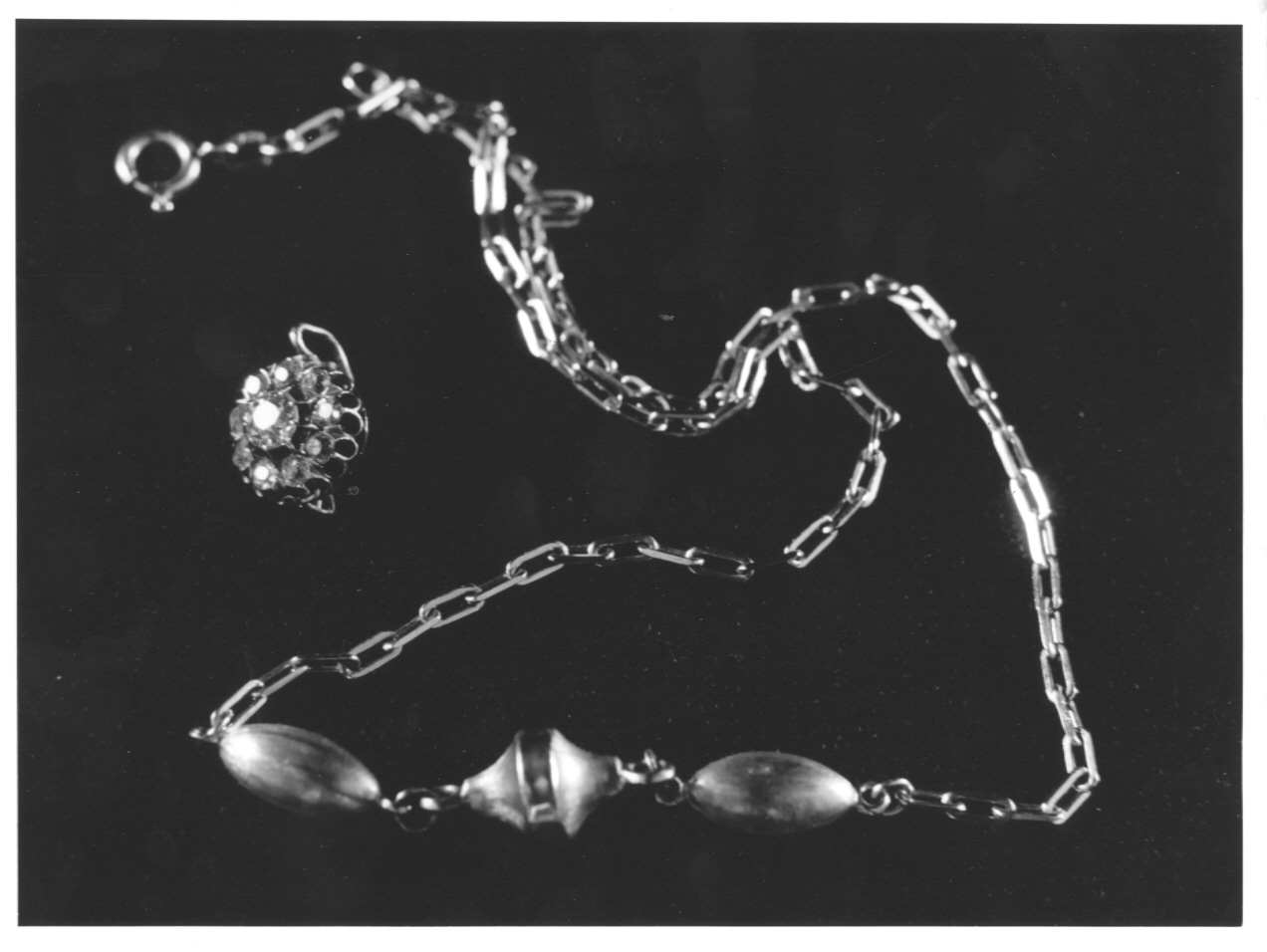 orecchino, opera isolata - bottega lombarda (sec. XIX)