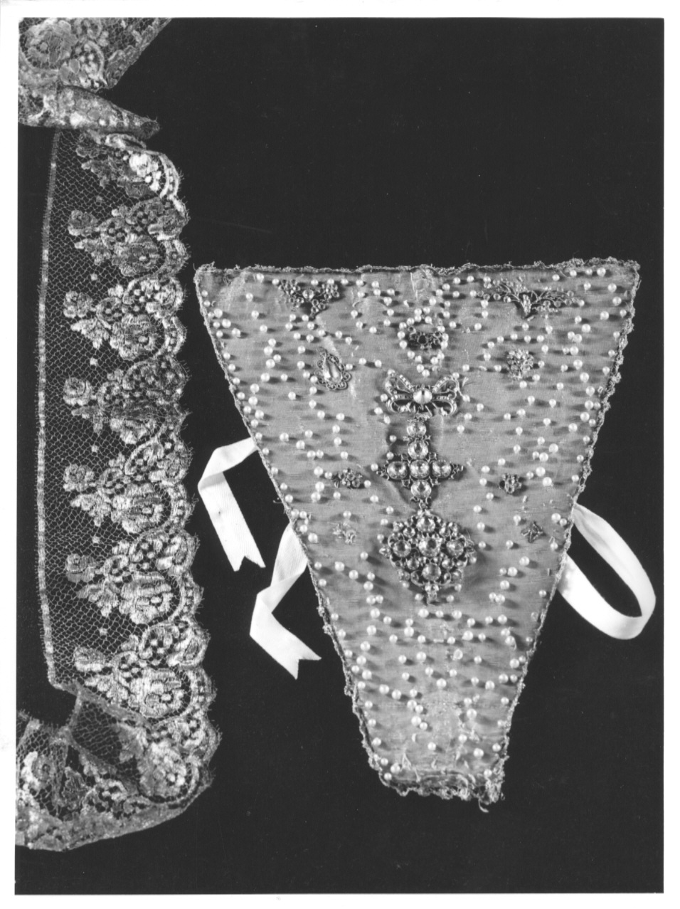 pettorale di tunica, opera isolata - bottega Italia settentrionale (seconda metà sec. XVII, sec. XVIII, sec. XIX)