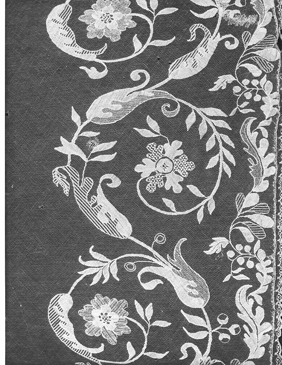 camice ecclesiastico, opera isolata - manifattura lombarda (metà sec. XIX)