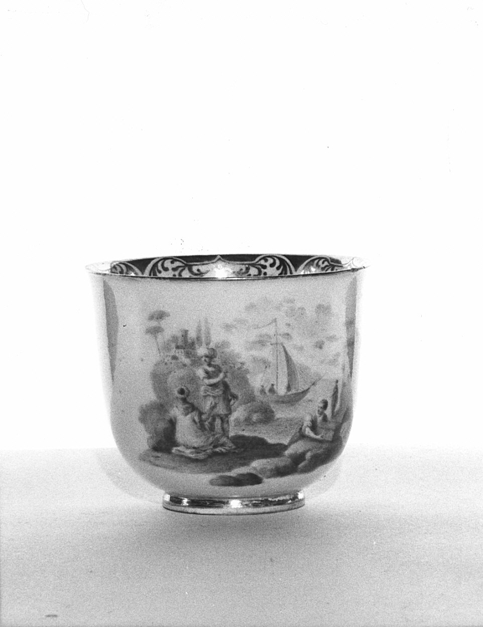 tazza, elemento d'insieme - manifattura napoletana (seconda metà sec. XVIII)