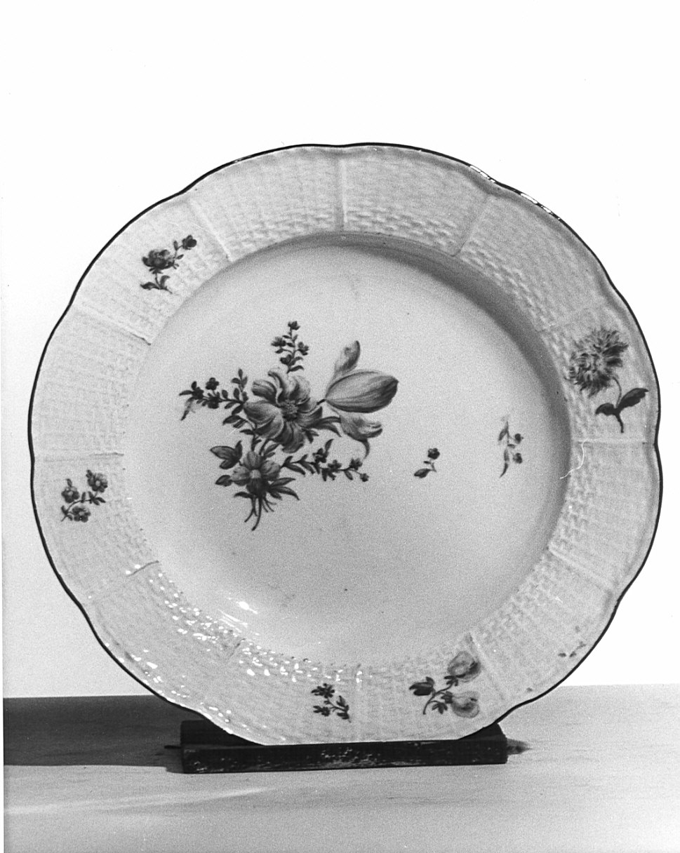 piatto, serie - manifattura di Meissen (prima metà sec. XVIII)