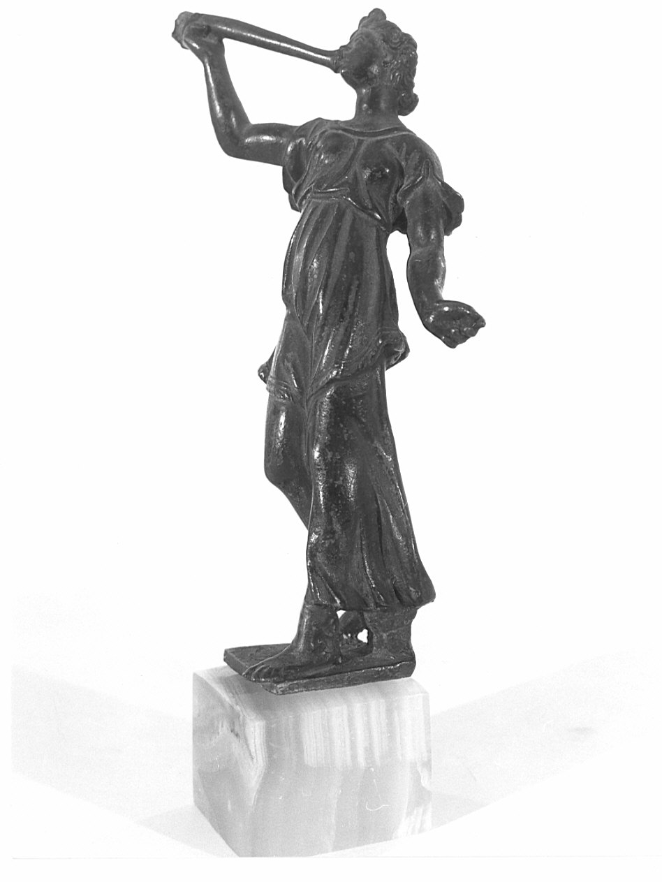 donna con flauto (statuetta, opera isolata) - ambito padovano (?) (metà sec. XVI)