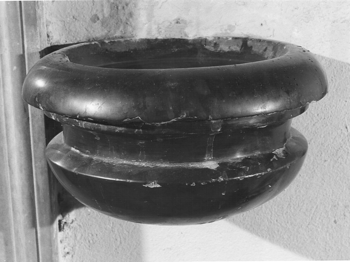 acquasantiera da parete, opera isolata - bottega lombarda (sec. XVIII)