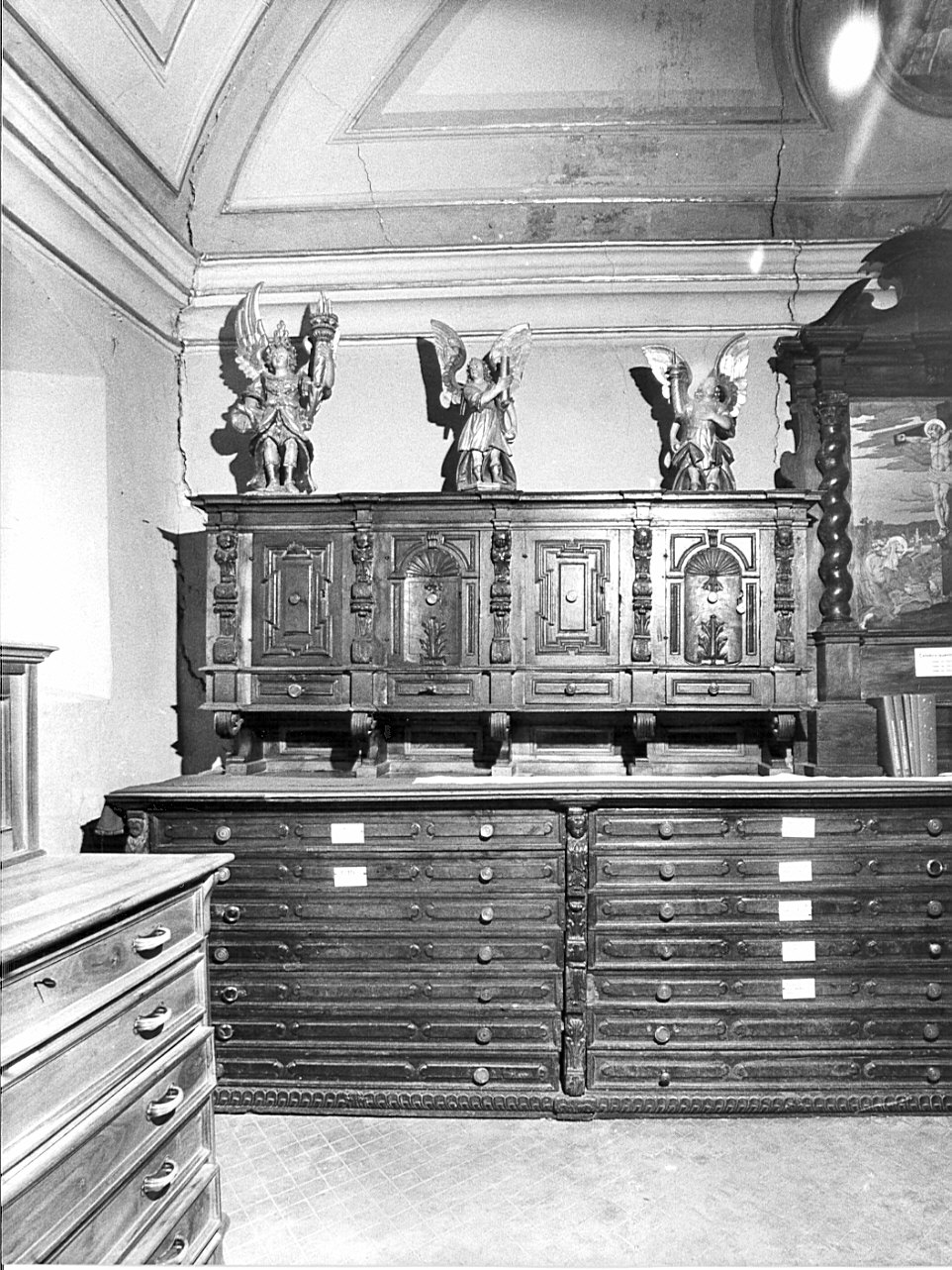 mobile da sacrestia con alzata, opera isolata - bottega bergamasca (fine sec. XVII)