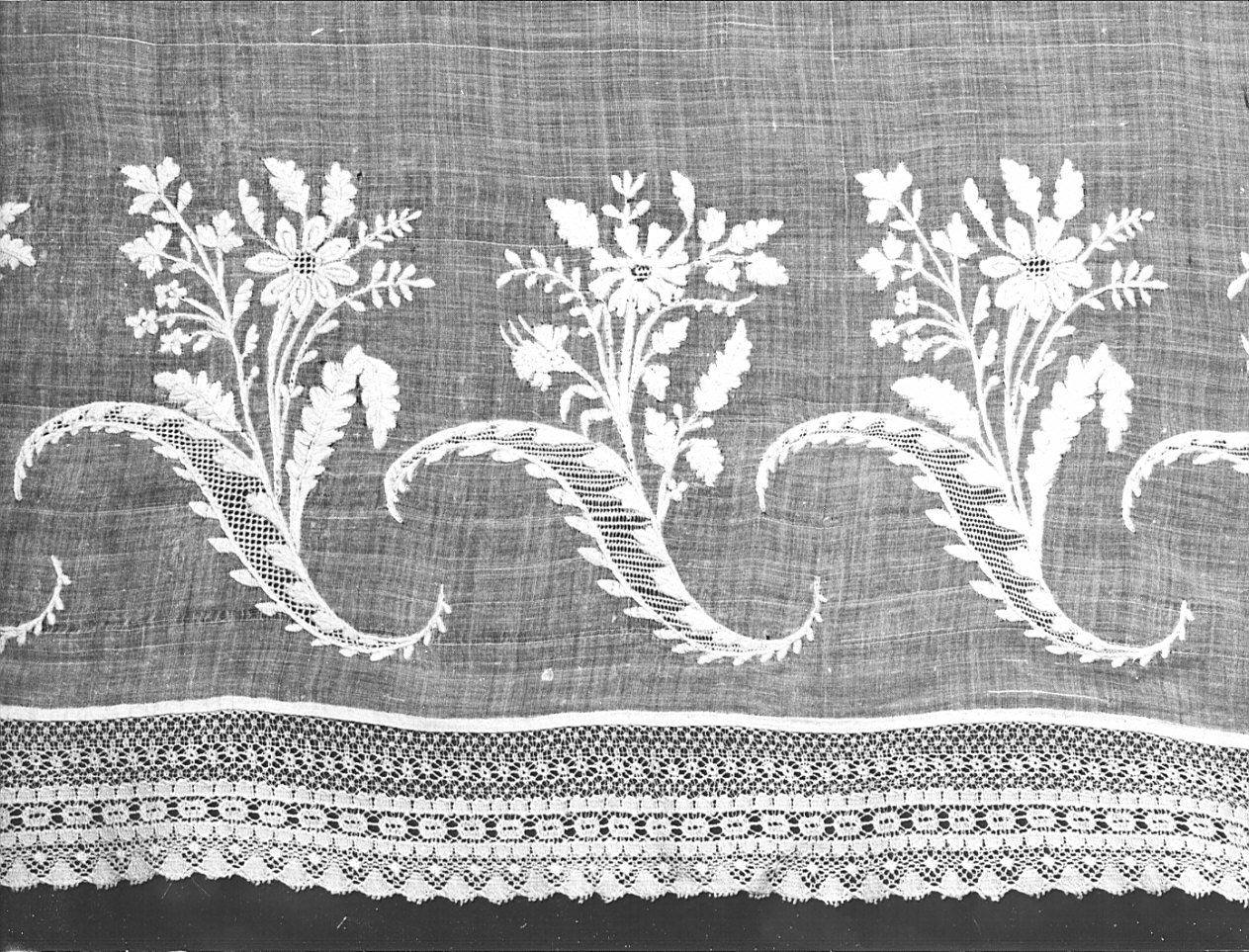 camice ecclesiastico, opera isolata - manifattura bergamasca (prima metà sec. XIX)