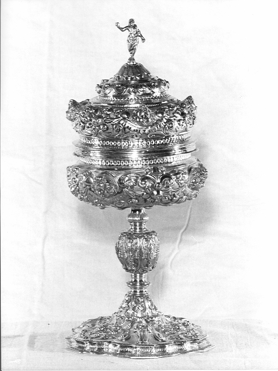 pisside, opera isolata - bottega bergamasca (metà sec. XVII)