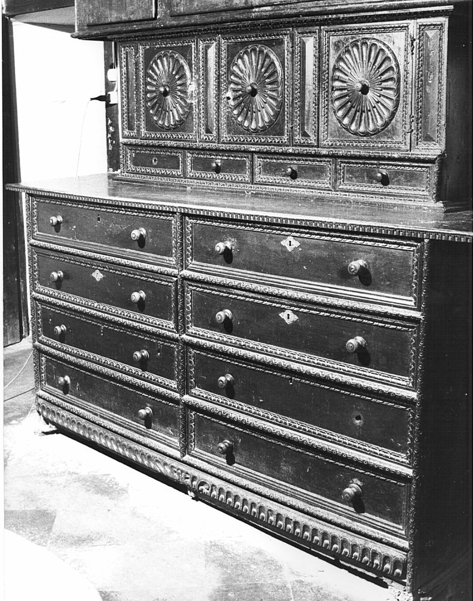 mobile da sacrestia con alzata, opera isolata - bottega bergamasca (seconda metà sec. XVI)