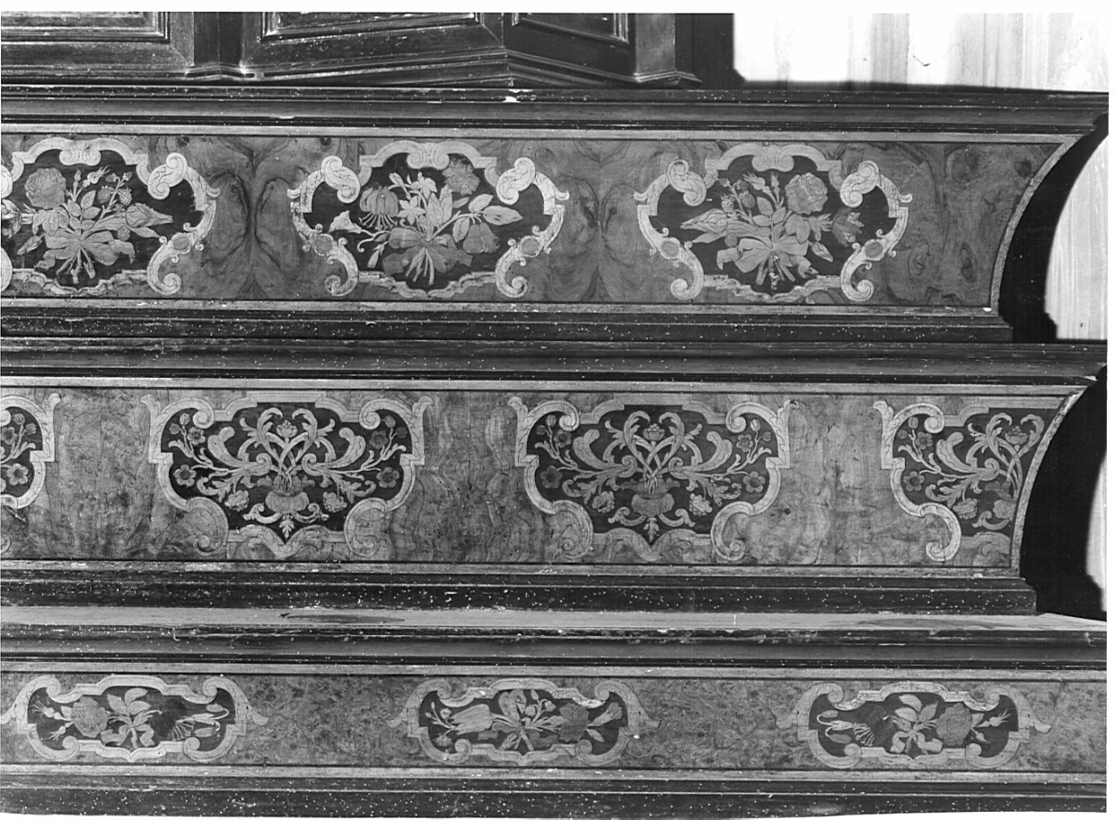 gradino d'altare, elemento d'insieme di Caniana Giuseppe (attribuito) (sec. XVIII)