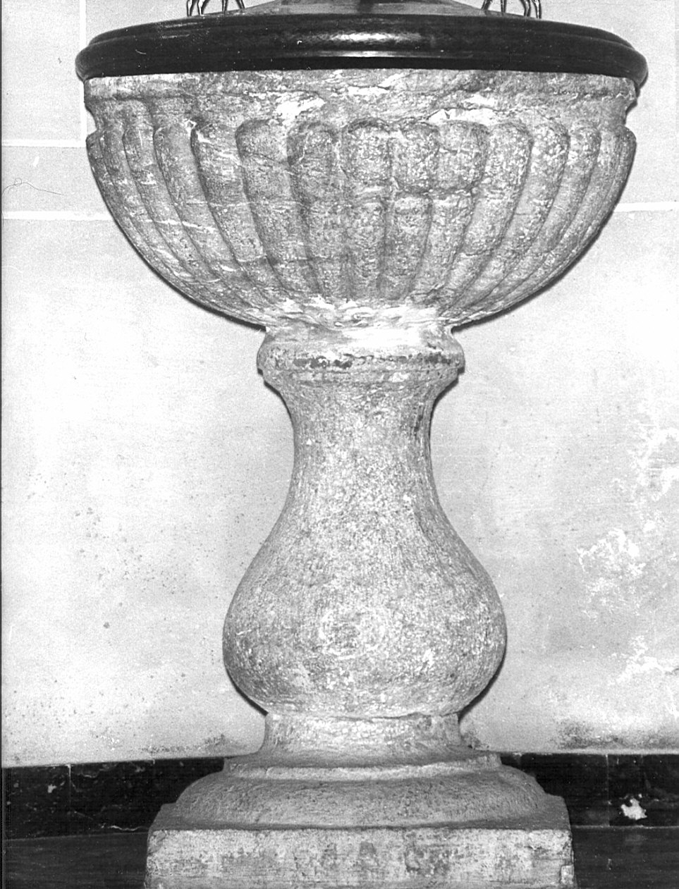 vasca battesimale, opera isolata - bottega bergamasca (prima metà sec. XVIII)