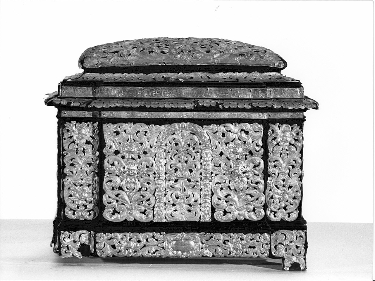 reliquiario a teca - a urna, opera isolata di Zinni Antonio (sec. XVIII)