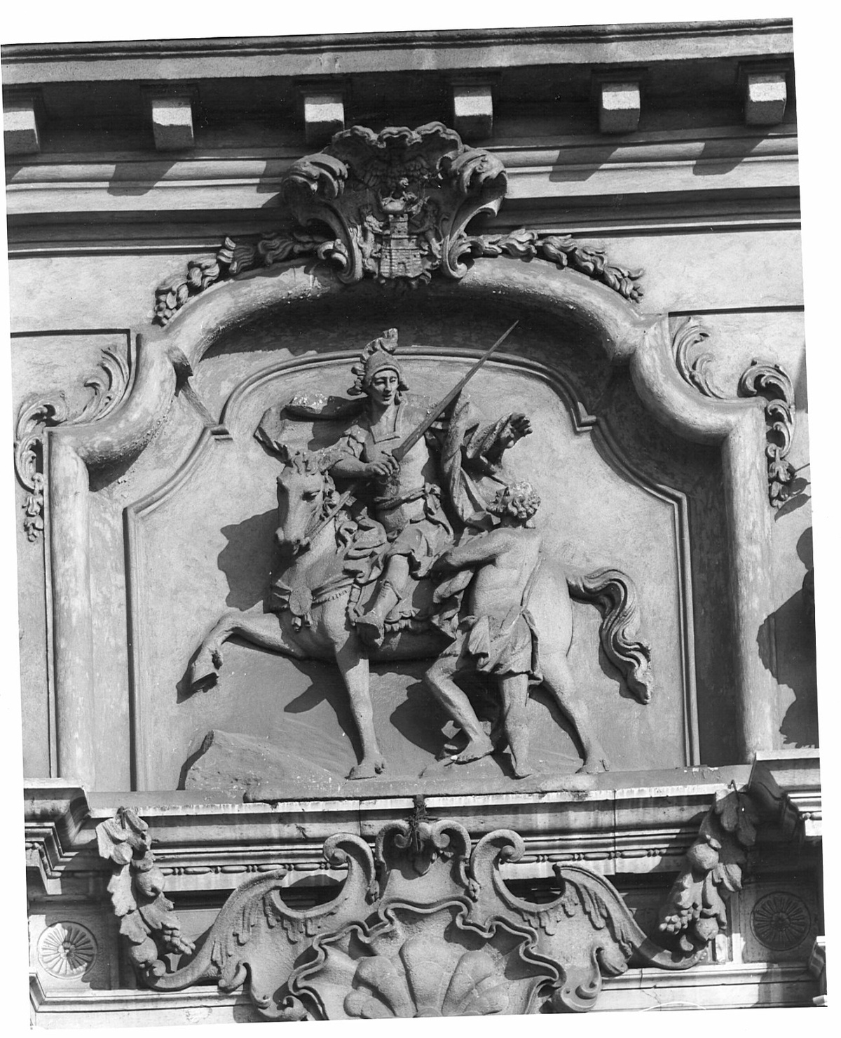 San Martino dona parte del mantello al povero (rilievo, elemento d'insieme) di Pirovano Anton Maria (sec. XVIII)