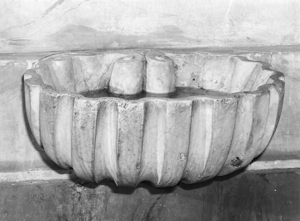 acquasantiera da parete, opera isolata - bottega italiana (fine sec. XVI)