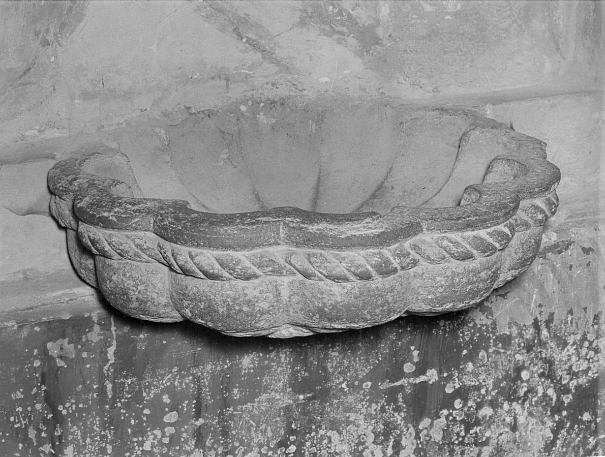 acquasantiera da parete, opera isolata - bottega italiana (inizio sec. XV)