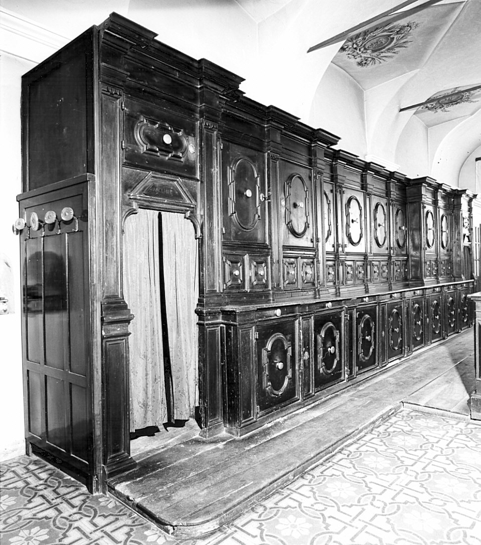 armadio da sacrestia, opera isolata - bottega bergamasca (inizio sec. XVIII)
