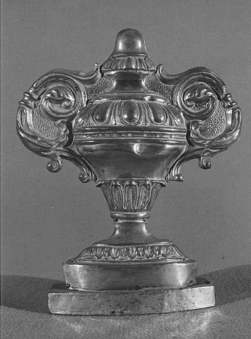 vaso d'altare con composizione floreale, serie - bottega lombarda (?) (sec. XIX)