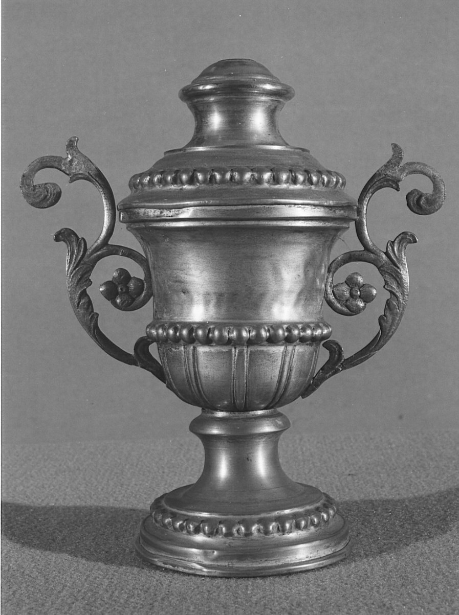 vaso d'altare con composizione floreale, serie - bottega lombarda (?) (fine sec. XIX)