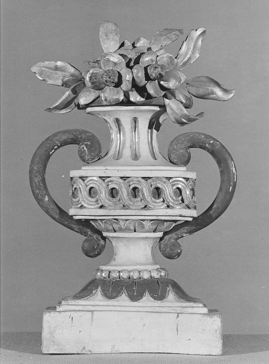 vaso d'altare con composizione floreale, coppia - bottega lombarda (?) (sec. XIX)