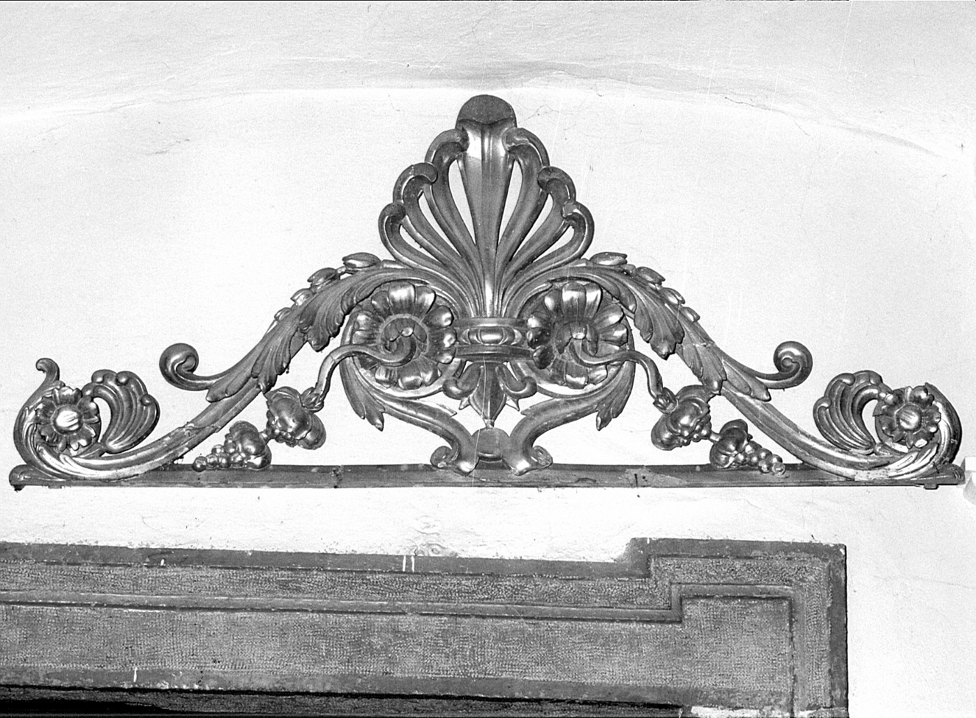 cimasa, opera isolata - bottega bergamasca (fine/inizio secc. XVIII/ XIX)