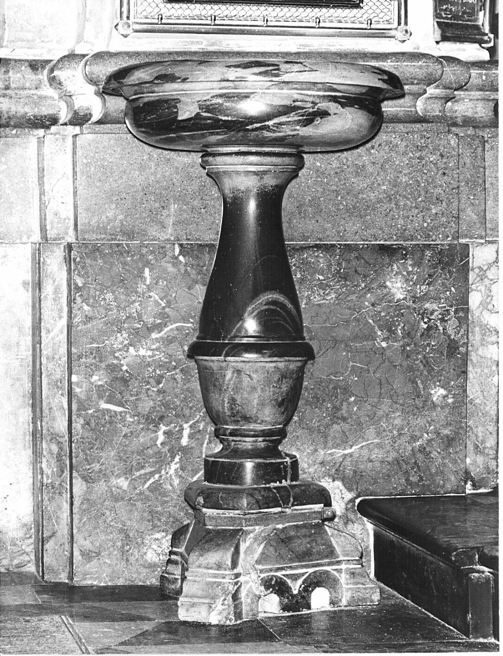 acquasantiera, opera isolata - bottega bergamasca (fine/inizio secc. XVII/ XVIII)