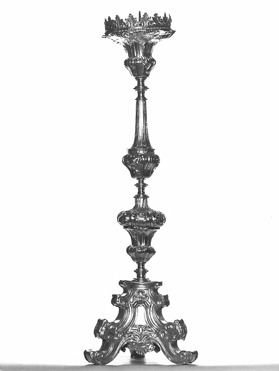 candeliere d'altare, serie - bottega italiana (metà sec. XVIII)