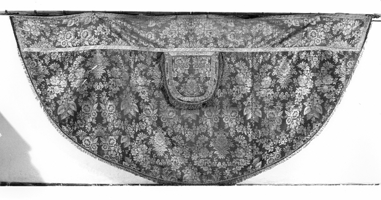 piviale, opera isolata - manifattura italiana (sec. XVII)