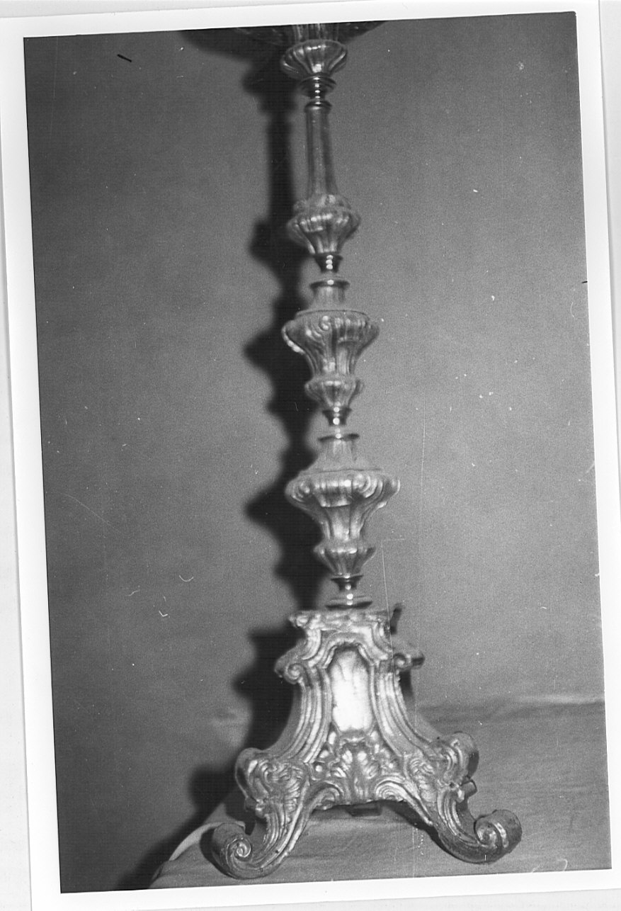 candeliere d'altare, serie - bottega lombarda (sec. XVIII)
