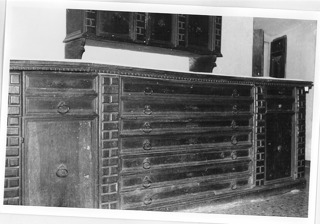 mobile da sacrestia con alzata, opera isolata - bottega bergamasca (sec. XVIII)