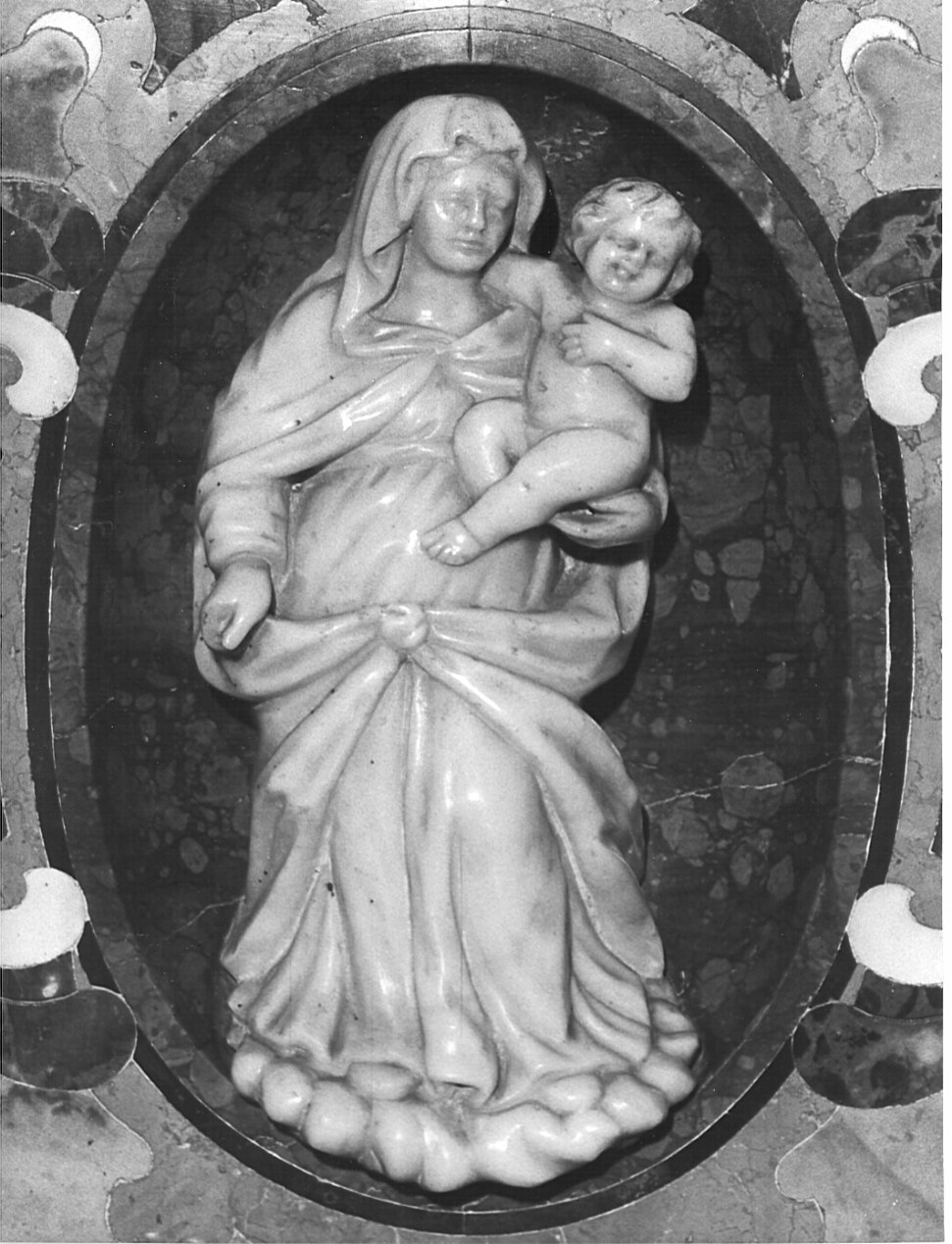 Madonna con Bambino (scultura, elemento d'insieme) - bottega lombarda (sec. XVIII)