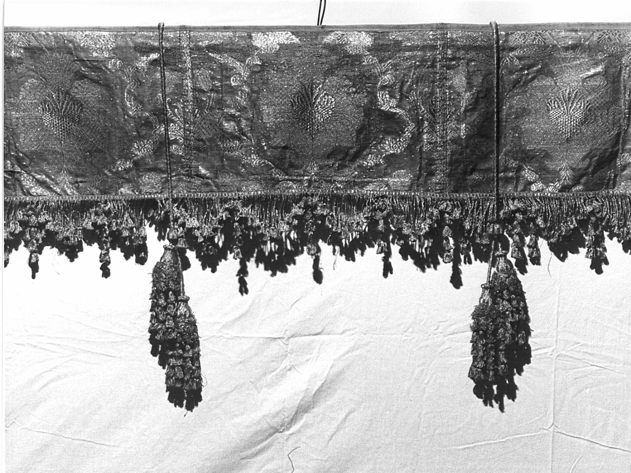 drappellone del baldacchino processionale, insieme - manifattura lombarda (sec. XVIII)