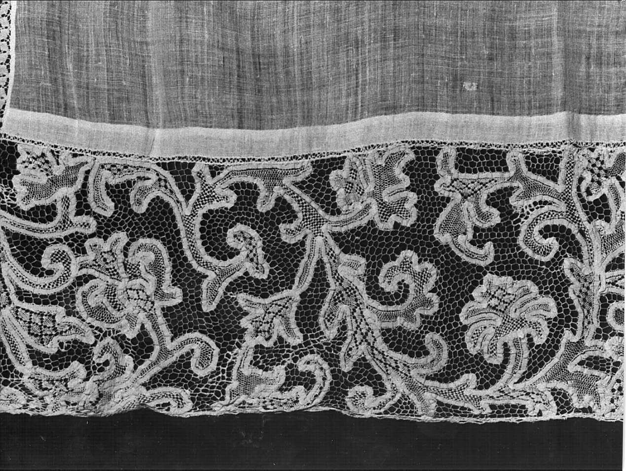 camice ecclesiastico, opera isolata - manifattura lombarda (fine/inizio secc. XVIII/ XIX)