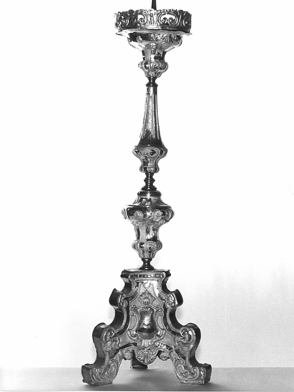 candeliere d'altare, serie - bottega lombarda (sec. XVIII)