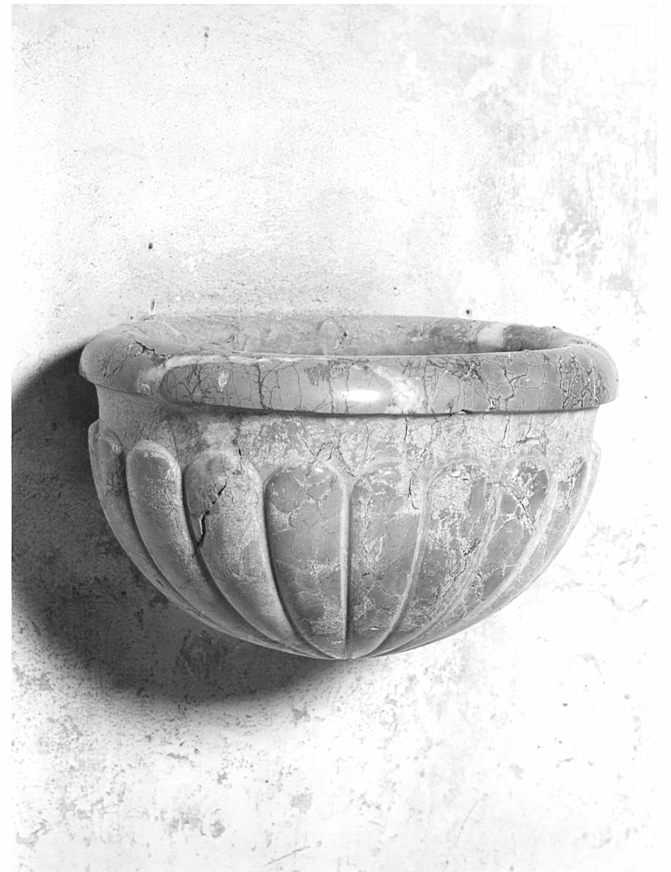 acquasantiera da parete, coppia - bottega bergamasca (sec. XVI)