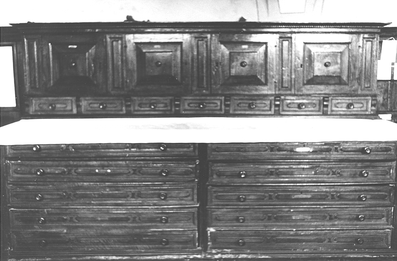 armadio da sacrestia, coppia - bottega lombarda (fine/inizio secc. XVII/ XVIII)
