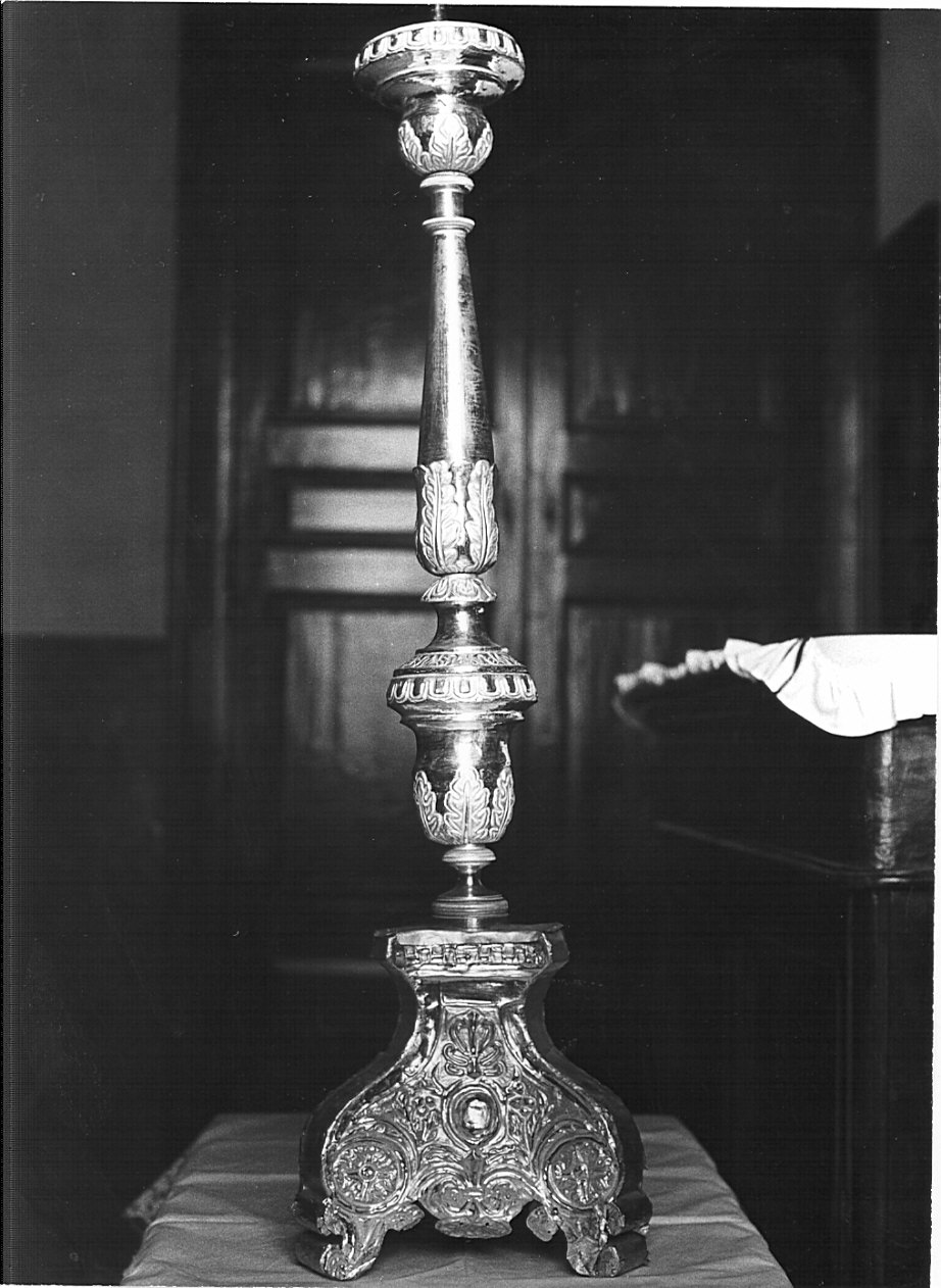 candeliere d'altare, serie - bottega lombarda (sec. XVIII)