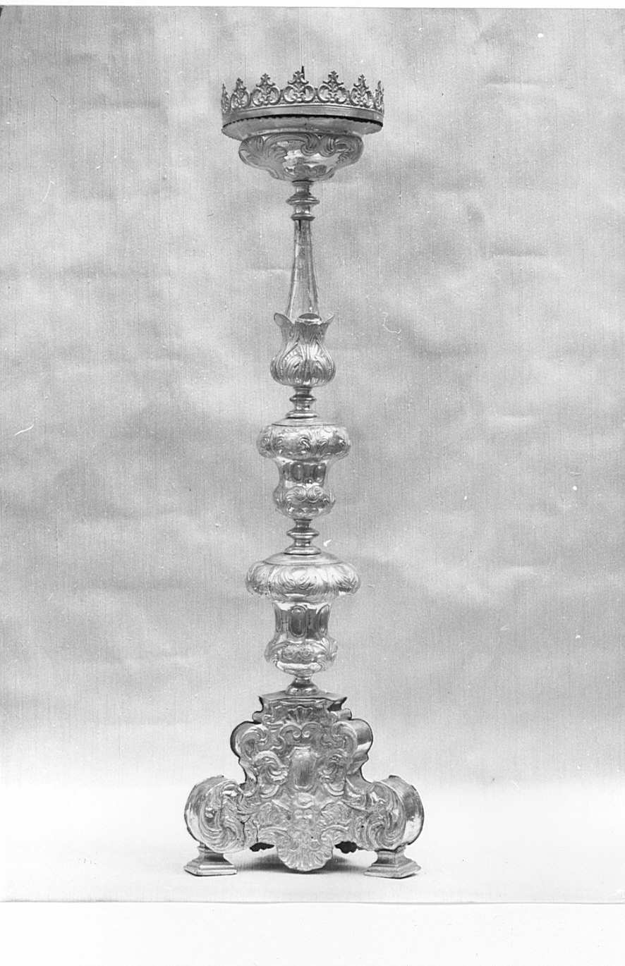 candeliere d'altare, serie - bottega lombarda (secc. XVII/ XVIII)