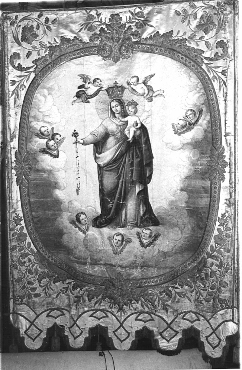 Madonna del rosario/ Santi (stendardo processionale, opera isolata) - manifattura italiana (fine/inizio secc. XIX/ XX)