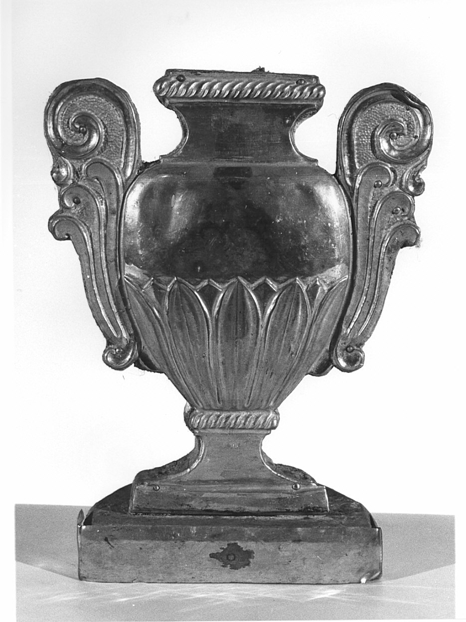 vaso d'altare con composizione floreale, serie - bottega lombarda (sec. XIX)