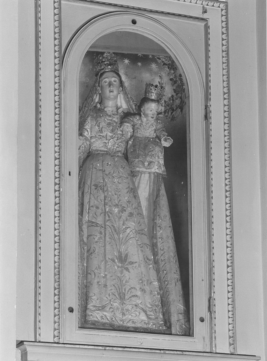 Madonna con Bambino (statua, opera isolata) - bottega lombarda (sec. XVIII)