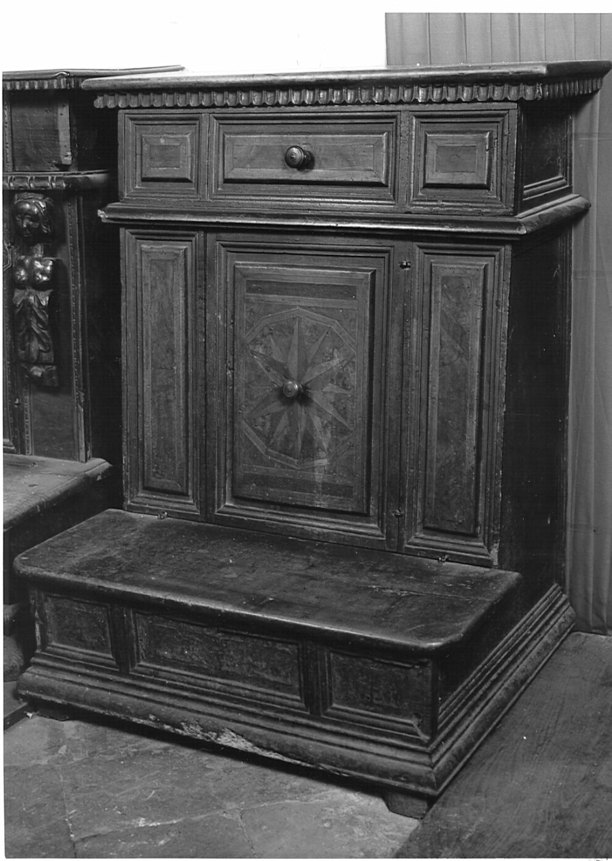 inginocchiatoio, opera isolata - bottega lombarda (prima metà sec. XVIII)