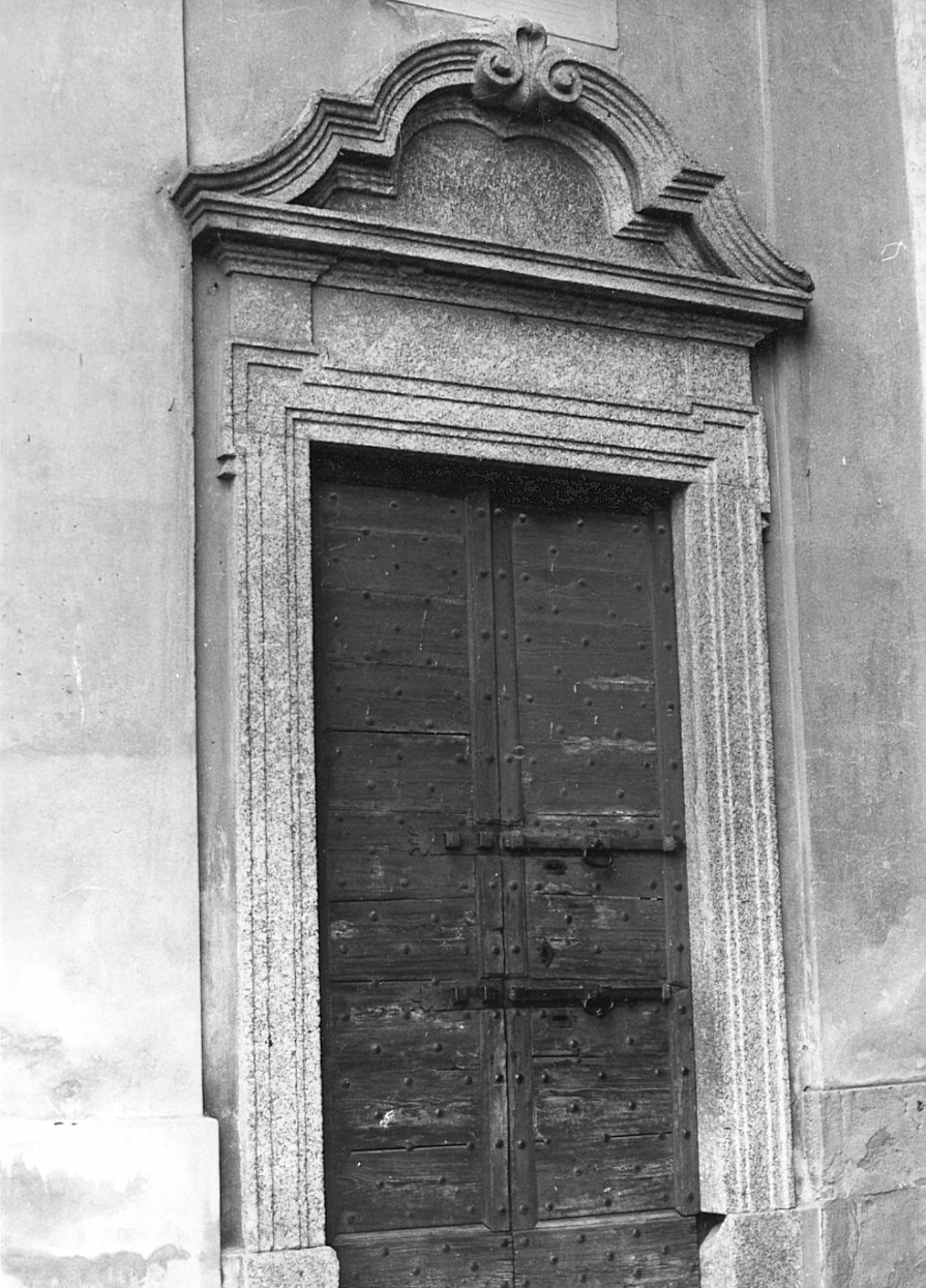 portale, opera isolata - bottega lombarda (sec. XVIII)
